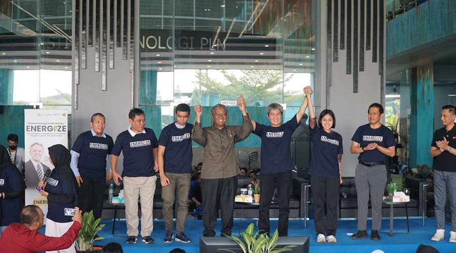 Dir LHC PLN Yusuf Didi Setiarto, Ketum YPKN SUpriyadi, Rektor ITPLN dalam perhelatan peremian program ENERGIZE ITPLN. Dok. Humas