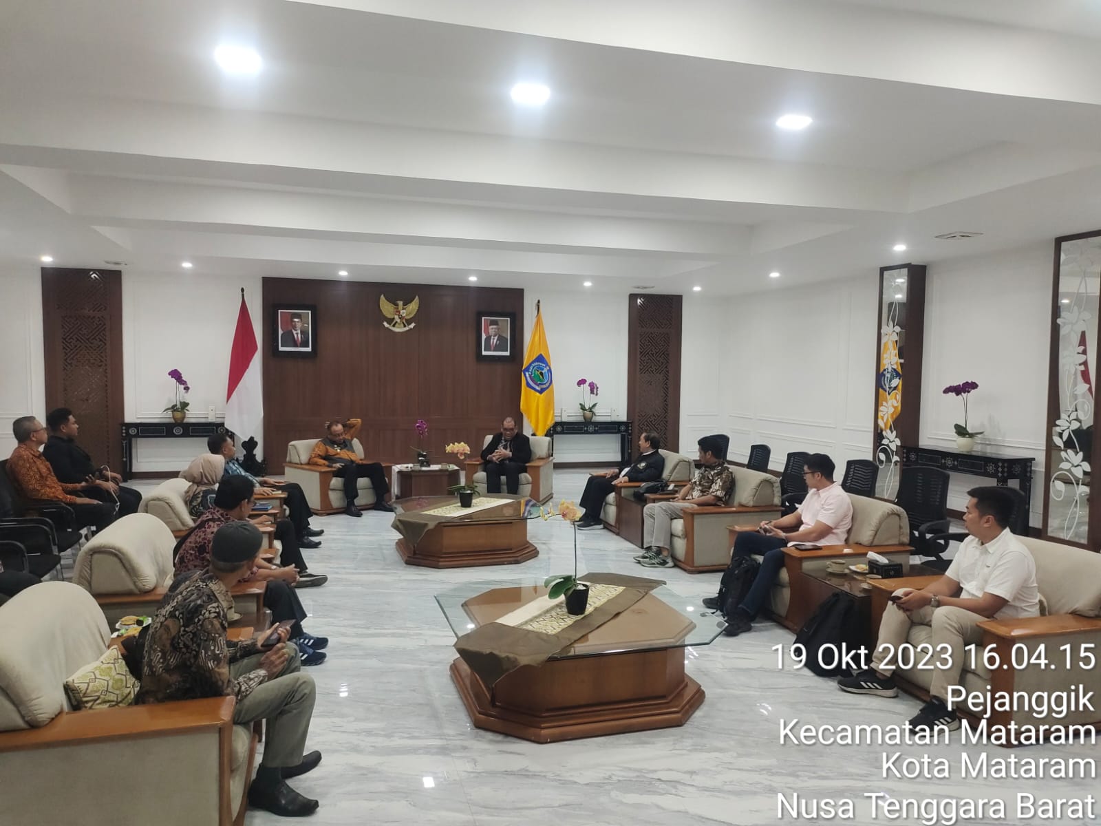 Di kantor Gubernur NTB, Wakil Rektor IV ITPLN Dr. Ir. Pawenary, M.T., MPM., IPU., ASEAN Eng., beserta tim menemui Pj. Gubernur NTB Drs. H. Lalu Gita Aryadi, M.Si. Dok. Istimewa