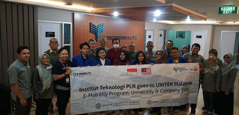 Rektor ITPLN Lepas Dosen dan Mahasiswa Untuk Studi ke UNITEN Malaysia. Dok. Istimewa