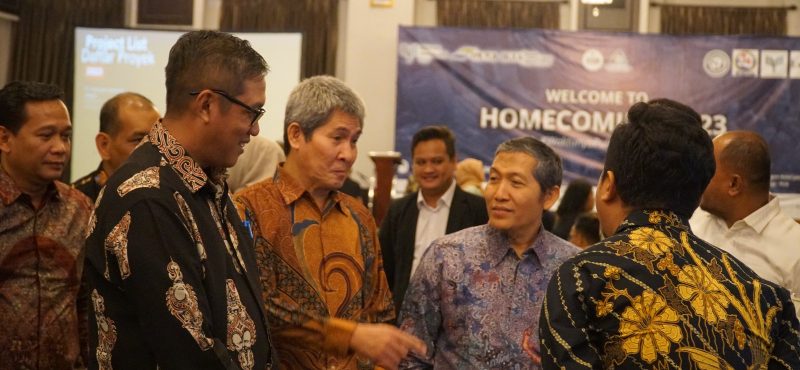 Dewan Pembina IKA ITPLN Wiluyo Kusdwiharto, Rektor ITPLN Prof Iwa dan Ketua Umum YPK PLN Supriyadi. Dok. Istimewa