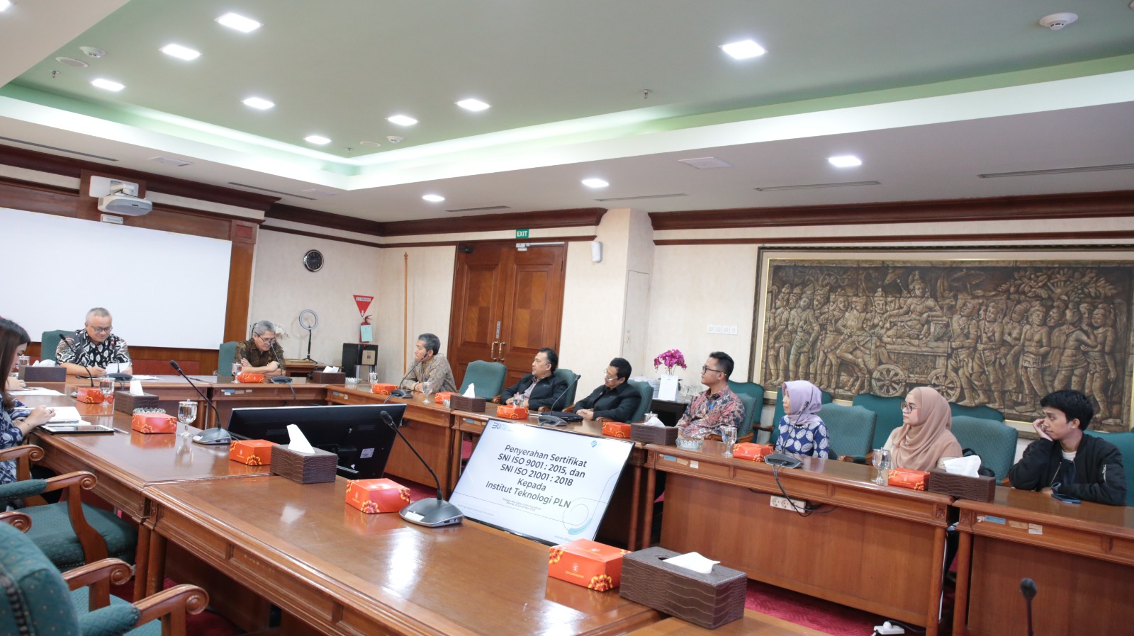 ITPLN terima sertifikat ISO 9001:2015 dan ISO 21001:2018 dari Sucofindo. Dok. Istimewa