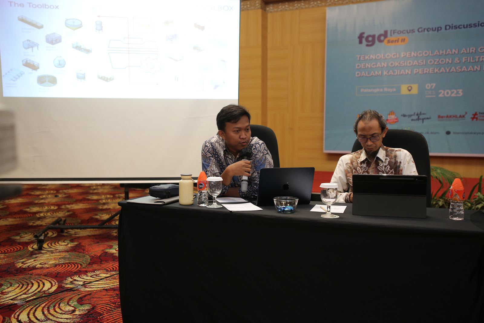 Rachmad Ardhianto, S.T., M.T., dosen Fakultas Teknologi Infrastruktur dan Kewilayahan ITPLN menyampaikan pemikiran mengenai teknologi elektrokoagulasi dalam FGD Seri II Kementerian PUPR. Dok. Istimewa 