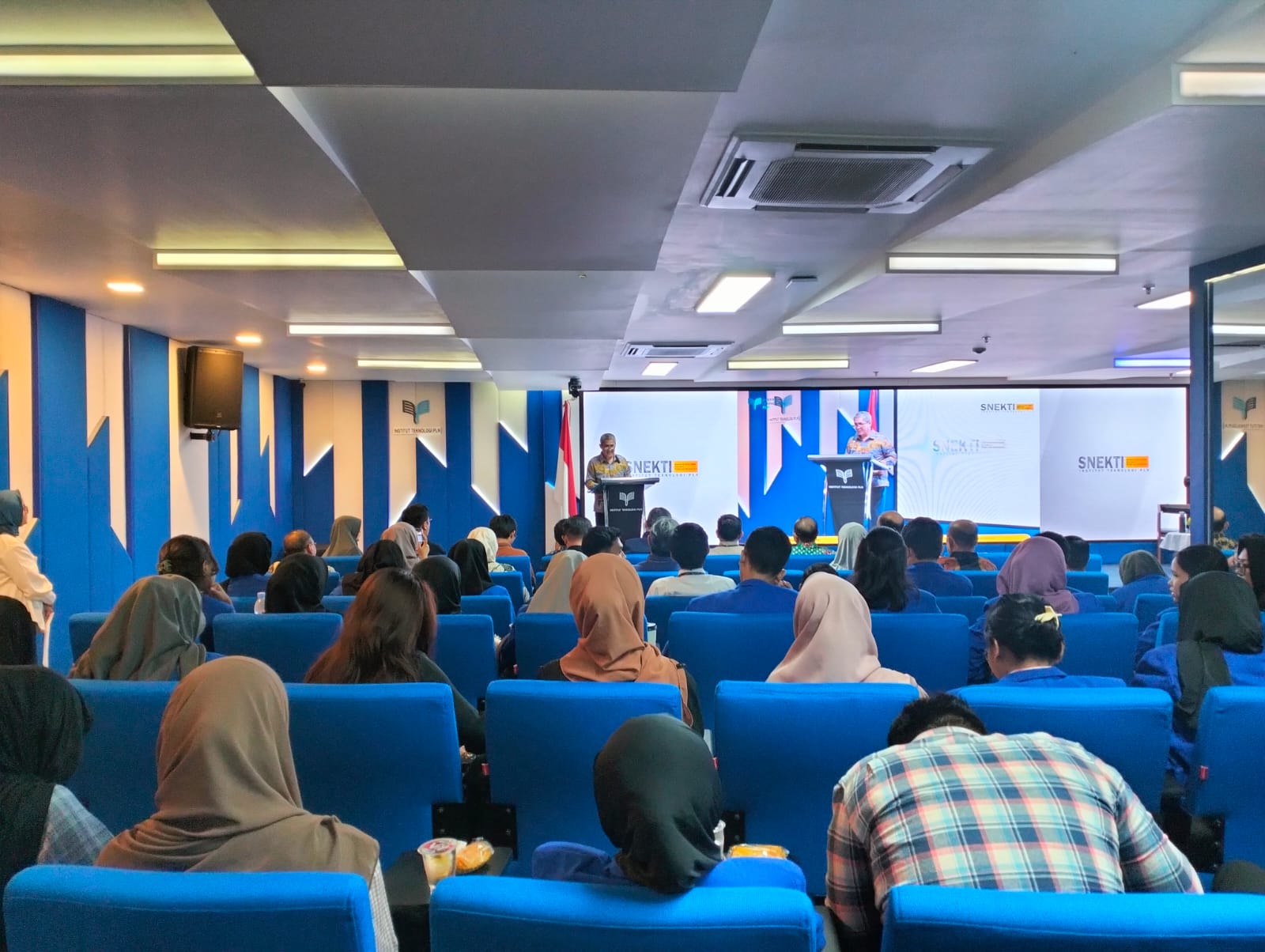 Rektor ITPLN Prof. Dr. Ir. Iwa. Garniwa M.K., M.T., dalam SNEKTI 2023. Dok. Humas