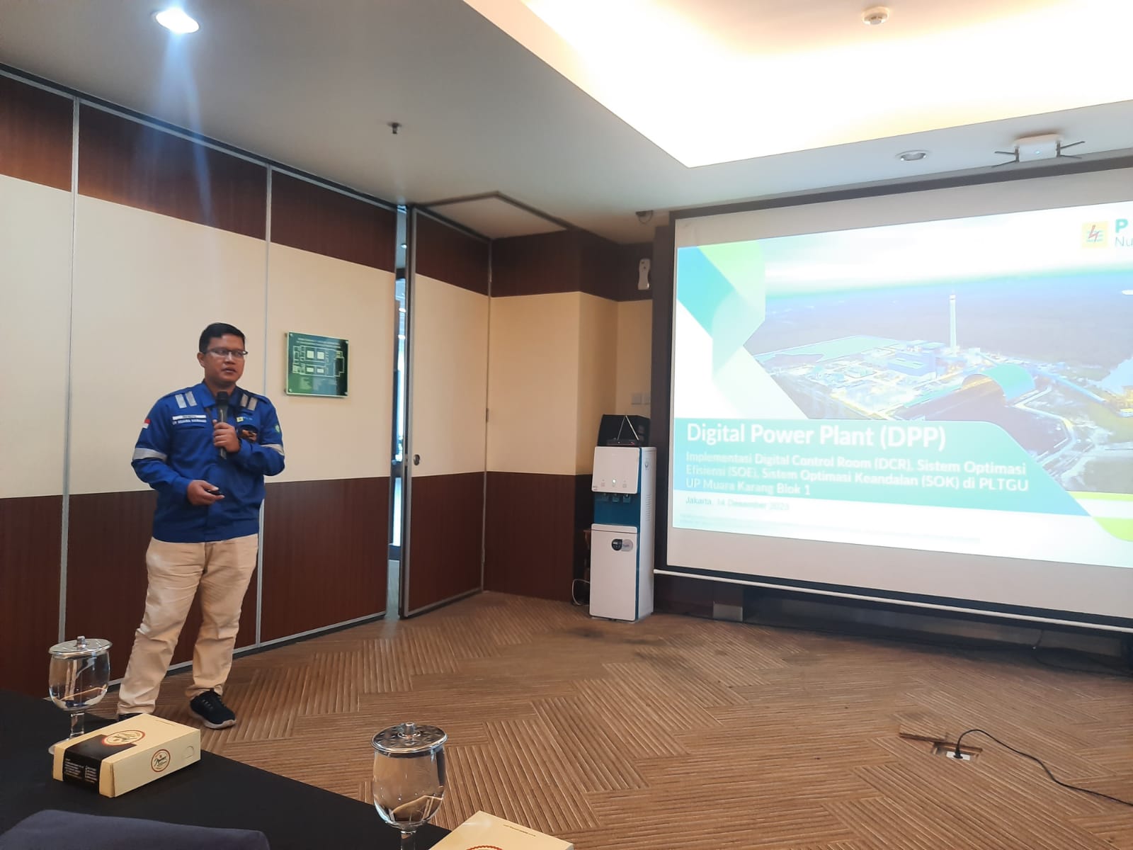 Tim dari PLN Indonesia Power mempresentasikan kepada para mahasiswa ITPLN. Dok. Istimewa 